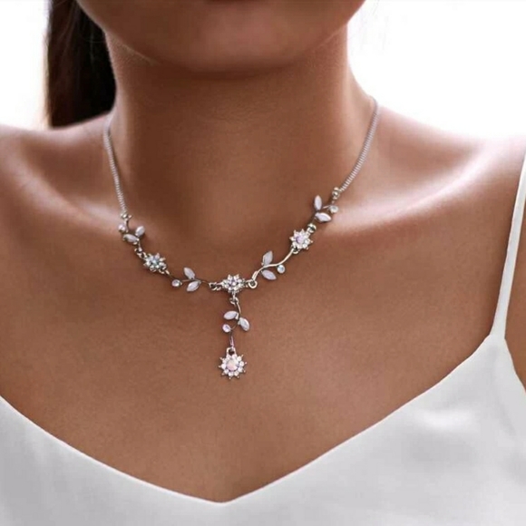 Rhinestone Flower Pendant Necklace - Picture 1 of 5